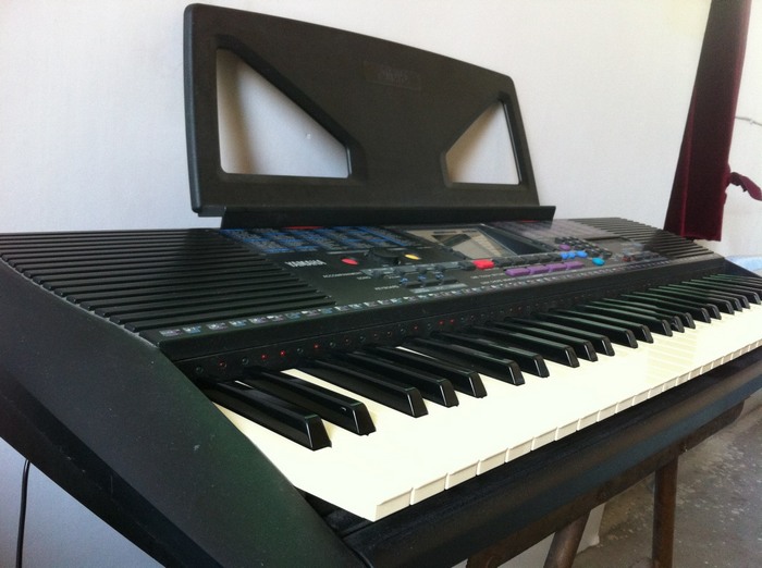 出一部yamaha psr230电子琴,550块包邮贵吗?