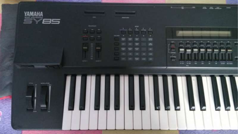 yamaha sy85...jpg