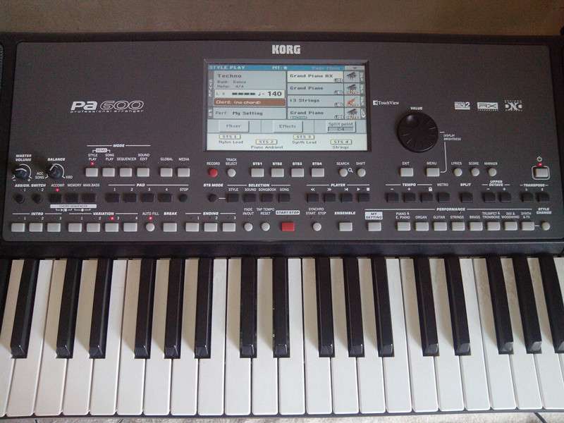 600
