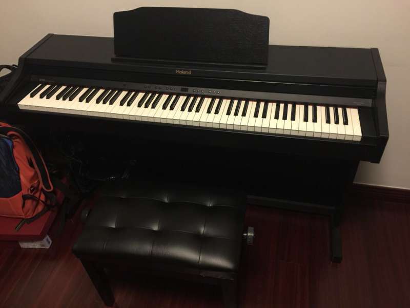 ��ɫ����