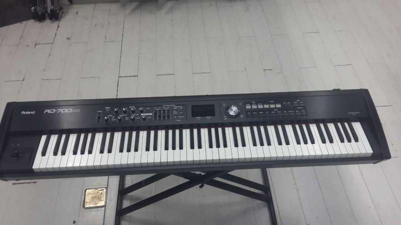 Roland-RD700NX.JPG