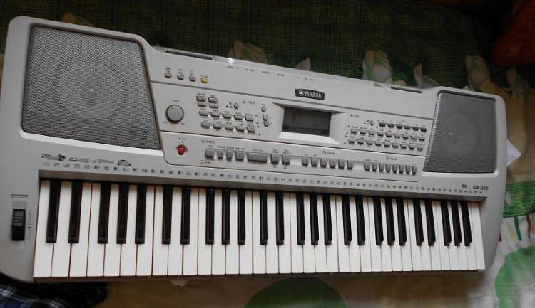 YAMAHA  KB220.JPG